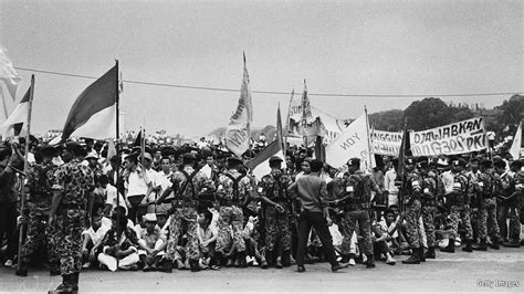 The 1965 Indonesian Massacre; A Tumultuous Period Marked by Anti-Communist Purge and Shifting Geopolitical Alliances